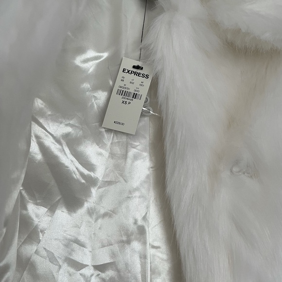 - Faux fur coat - Picture 4 of 6